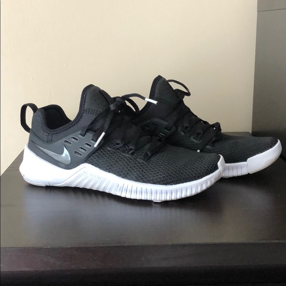 nike free metcon black white